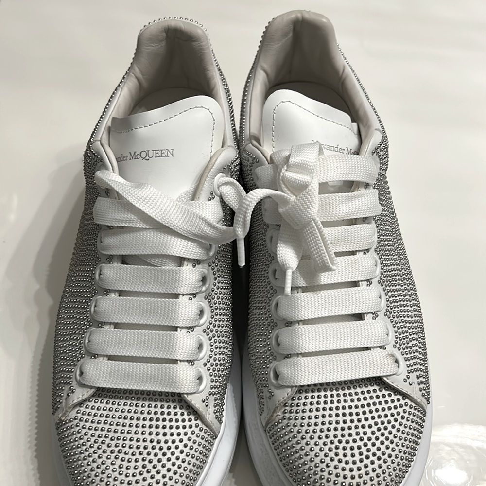 Like New Women 9.5 Alexander McQueen Silver Stud Sneakers